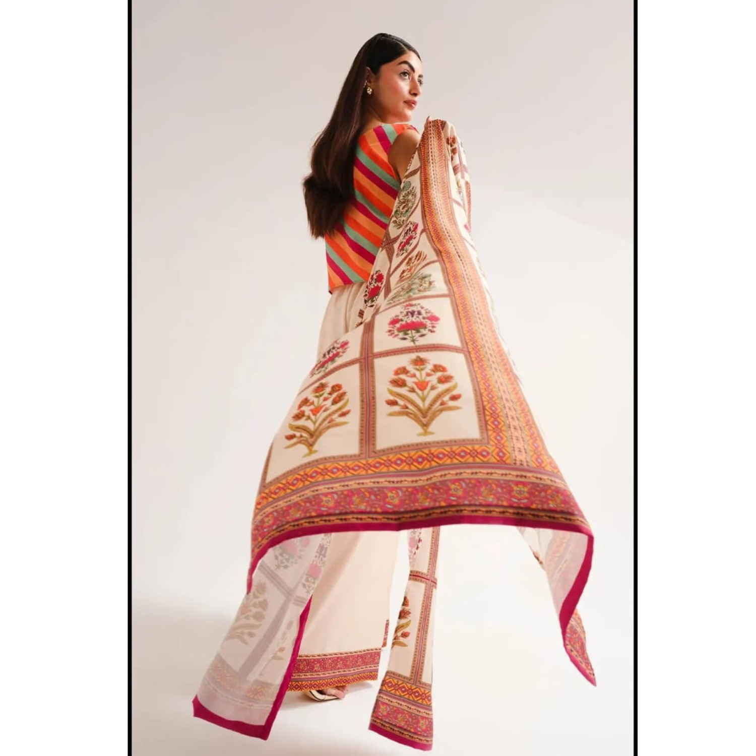 FULL PRINTED GOWN WITH FULL PRINTED INNER AND FLAPPER 3 PEACE ELEGANT DRESS